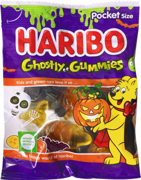 Fioletowa torebka Haribo Ghostly Gummies z Haribo misiem i widocznymi żelkami w kształcie ducha, dyni. Widok z przodu.