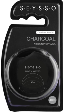 Czarna nić dentystyczna Seysso Charcoal Mint Waxed 40m w prostokątnym opakowaniu, widok z przodu.