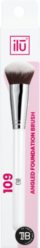 Ilū Angled Foundation Brush 109 w opakowaniu, biały pędzel z brązowo-białym włosiem, widok z przodu.