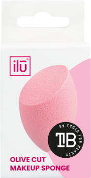 Różowa gąbka Ilū Olive Cut Makeup Sponge na białym opakowaniu z logo TB, widok z przodu.