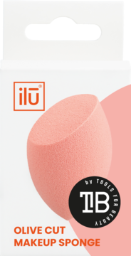Ilū Olive Cut Makeup Sponge w brzoskwiniowym kolorze, w białym opakowaniu z logo, frontowe ujęcie.