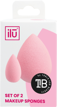 Białe pudełko ilū z dwoma różowymi gąbkami do makijażu, widok z przodu. Tekst: "SET OF 2 MAKEUP SPONGES".