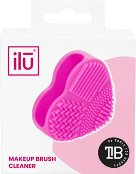 Różowy, sercowaty silikonowy czyścik do pędzli ilū z wypustkami, na białym opakowaniu. Widok z przodu.