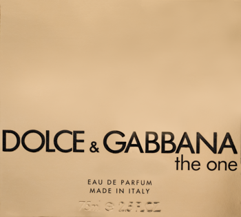 Widok z przodu złotego, matowego opakowania perfum Dolce & Gabbana The One z czarnym logo.