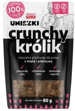 Uniszki Crunchy Królik 80g: czarno-biała torebka z naturalną przekąską dla psów z miętą i pokrzywą, widok z przodu.