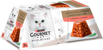 Dwa opakowania mokrej karmy Purina Gourmet Revelations dla kota z łososiem w galaretce, widok z przodu, biały kot.