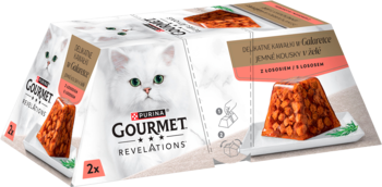 Dwa opakowania mokrej karmy Purina Gourmet Revelations dla kota z łososiem w galaretce, widok z przodu, biały kot.