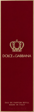 Refill wody perfumowanej Q by Dolce&Gabbana w ciemnoczerwonym pudełku, złote logo korony, widok z przodu.