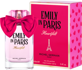 Emily in Paris Heartfelt woda perfumowana w różowej butelce z kokardą obok pudełka z motywem serc.