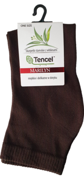 Brązowe skarpetki damskie Tencel Marilyn, miękkie, na wieszaku. Etykieta z logo i napisem One Size.