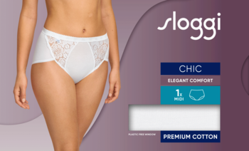 Białe majtki Sloggi Chic midi z koronką, z wysokiej jakości bawełny, widok na modelce.