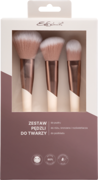 Zestaw 3 pędzli do makijażu twarzy Ewa Schmitt, wegańskie, z 60% recyklingu. Widok w białym opakowaniu z różowymi detalami.