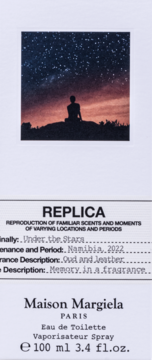 Maison Margiela Replica Under the Stars, białe opakowanie perfum z ilustracją nocnego nieba, oud i skóry, 100 ml.