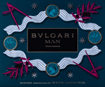 Zestaw zapachowy Bvlgari Man Wood Essence: ciemnoniebieskie pudełko z logo, fuksjowymi gałązkami i wstążkami, 100+15ml.