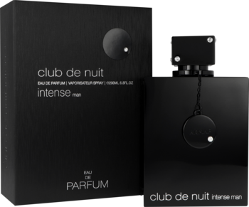 Czarna woda perfumowana Armaf Club de Nuit Intense Man w butelce ze srebrnym medalionem obok czarnego pudełka.