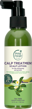 Zielona butelka Petal Fresh Tea Tree Scalp Lotion, normalizująca wcierka na porost włosów, z czarnym dozownikiem.