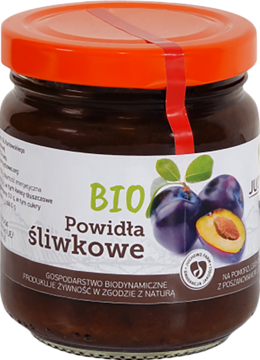 Słoik ekologicznych powideł śliwkowych Juchowo Farm, widok z przodu, z pomarańczową zakrętką i etykietą ze śliwkami.