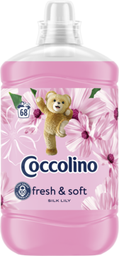 Różowy płyn do płukania Coccolino Fresh & Soft Silk Lily, widok z przodu, z misiem i liliami na etykiecie.