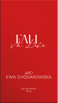 Czerwone opakowanie damskiej wody perfumowanej Fall in Love beBIO Ewa Chodakowska, 50 ml, widok z przodu.