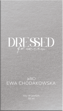 Srebrne opakowanie wody perfumowanej beBIO Ewa Chodakowska Dressed For Success 50ml, widok z przodu.