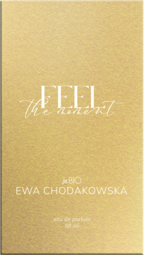 Złote, teksturowane pudełko perfum beBIO Ewa Chodakowska Feel The Moment, 50 ml, widok z przodu.