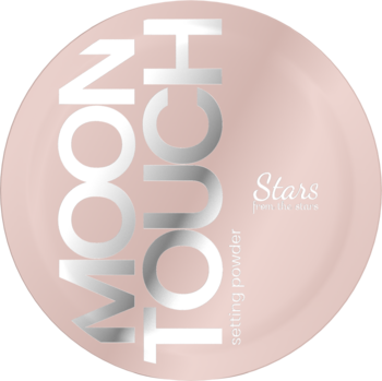 Jasnoróżowy puder prasowany Moon Touch Stars, matujący, z pionowym srebrnym napisem, widok z góry.