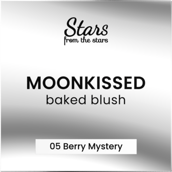 Front srebrnego opakowania wypiekanego różu Stars from the Stars MOONKISSED 05 Berry Mystery.