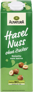Alnatura Hasel Nuss ohne Zucker, zielony karton napoju orzechowego z orzechami laskowymi, widok z przodu.