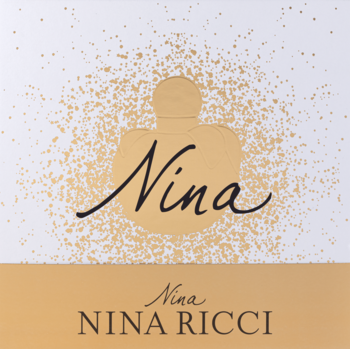 Białe pudełko zestawu prezentowego Nina Ricci Nina. Złote plamki, zarys flakonu i czarny napis Nina.