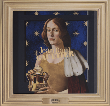 Jean Paul Gaultier Scandal Absolu męski zapach w złotej butelce tors, jak obraz w ramie z gwiazdami.