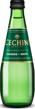 Cechini Muszyna, zielona butelka wody mineralnej z magnezem i wapniem, ciemnozielona etykieta, złote napisy.