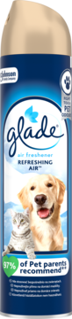 Glade Refreshing Air Pet Friendly odświeżacz powietrza w niebieskiej puszce, z psem i kotem, widok z przodu.