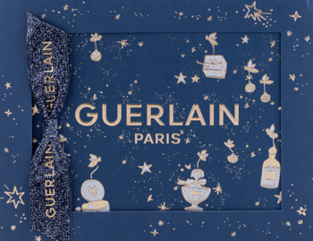 Guerlain Isolence zestaw prezentowy. Granatowe pudełko ze złotym logo, wzorem gwiazd i wstążką. Widok z przodu.