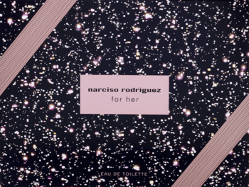 Zestaw Narciso Rodriguez For Her, czarne pudełko w gwiazdki z różowymi detalami i napisem 'for her', widok z przodu.