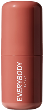 Róż w sztyfcie Everybody London Dusty Pink, cylindryczny, matowe opakowanie. Z przodu napis Everybody London.