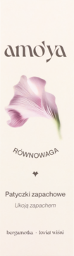 Patyczki zapachowe Amo'ya RÓWNOWAGA, etykieta. Rozmyty fioletowy kwiat, tekst: bergamotka, kwiat wiśni.