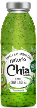 Naturio Chia Seeds, orzeźwiający napój kiwi i aloes, w zielonej butelce z nasionami chia. Widoczne krople wody, srebrna nakrętka, bez cukru.
