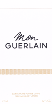 Mon Guerlain perfumowane mleczko do ciała, biała butelka z beżowym wzorem, widok z przodu. 200ml.