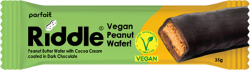 Baton Riddle Vegan Peanut Wafer, zielone opakowanie, z widocznym przekrojem masła orzechowego i kremu kakaowego.