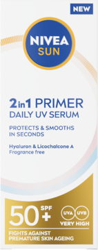 NIVEA SUN 2in1 Primer Daily UV Serum SPF50+ w białym opakowaniu z niebieskim logo, widok z przodu.