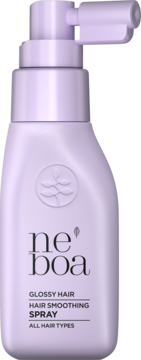 Jasnofioletowy spray Neboa Glossy Hair, wygładzający włosy, butelka z pompką, widok z przodu. Etykieta: GLOSSY HAIR SPRAY ALL HAIR TYPES.