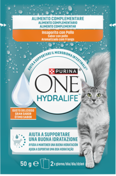 Saszetka karmy PURINA ONE HYDRALIFE dla kota o smaku kurczaka, wspierająca nawodnienie i mikrobiom, 50g, widok z przodu.