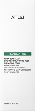 Pianka Anua Heartleaf Quercetinol Pore Deep Cleansing Foam, białe opakowanie z zielonym paskiem HEARTLEAF + BHA, widok z przodu.