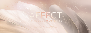 Banner Affect Timeless Moments: tytuł na tle różowo-beżowych, falujących tkanin z delikatnymi, złotymi błyskami.