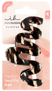 Duża klamra Invisibobble Cacao Cream, kształt spirali, wzór szylkretowy, na różowo-beżowym opakowaniu detalicznym.