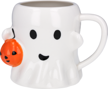 Biały ceramiczny kubek w kształcie uśmiechniętego ducha Halloween, trzymający pomarańczową dynię. Widok z przodu.
