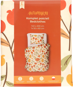 Komplet pościeli z mikrofibry w jesienne liście i grzyby, w pomarańczowym opakowaniu, widok z przodu.