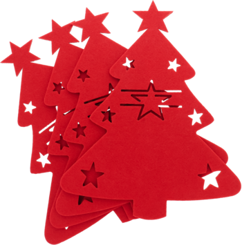 Czerwone podkładki filcowe w kształcie choinki ze świątecznymi wycięciami gwiazdek, widok pod kątem.