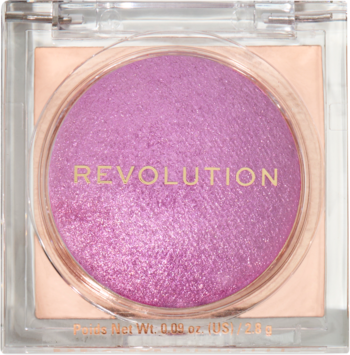 Revolution Beam Bright Blush "Lick of Lilac" – jasnofioletowy, prasowany róż z perłowym wykończeniem w przezroczystym opakowaniu.
