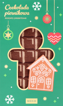 Skarpetki prezentowe Czekolada piernikowa SOXO. Zielone opakowanie z wycięciem w kształcie piernika, widać wzór czekolady.